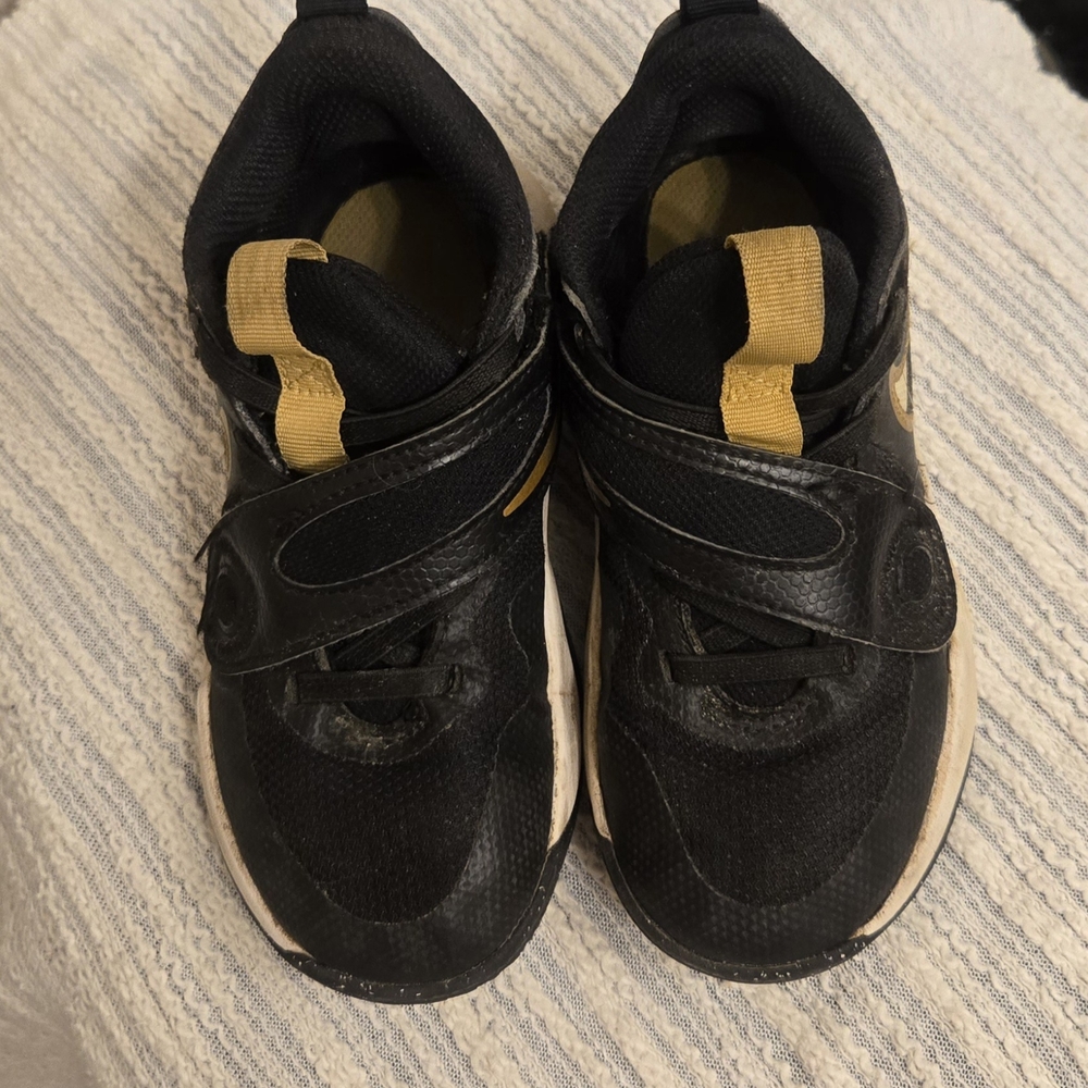 Nike Kids Black and Gold Sneakers